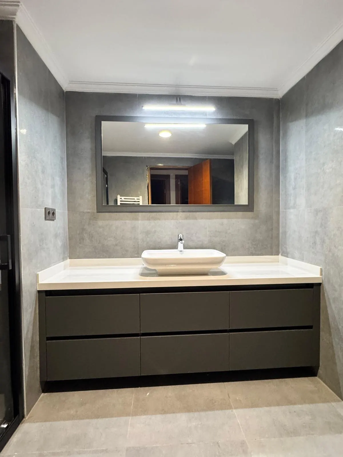 Banyo — Lavabo & ayna dolabı